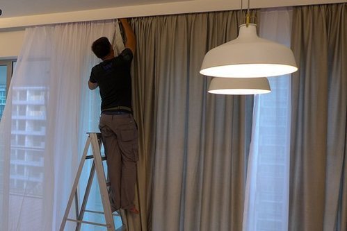 curtains_installation.
